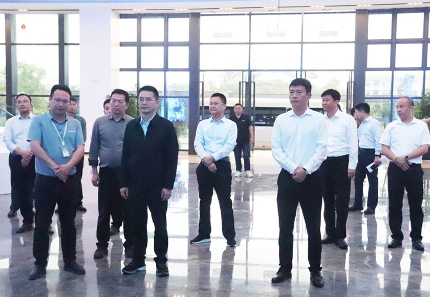 江西省政府副秘書長(zhǎng)、省政務(wù)服務(wù)管理辦公室主任李光東一行蒞臨以晴集團(tuán)江西數(shù)字經(jīng)濟(jì)產(chǎn)業(yè)園調(diào)研