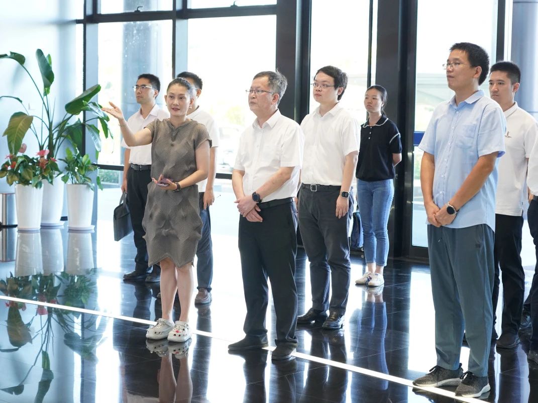 福建省發改委黨組成員、省數據管理局局長吳宏武一行蒞臨以晴集團中科智谷產業園調研