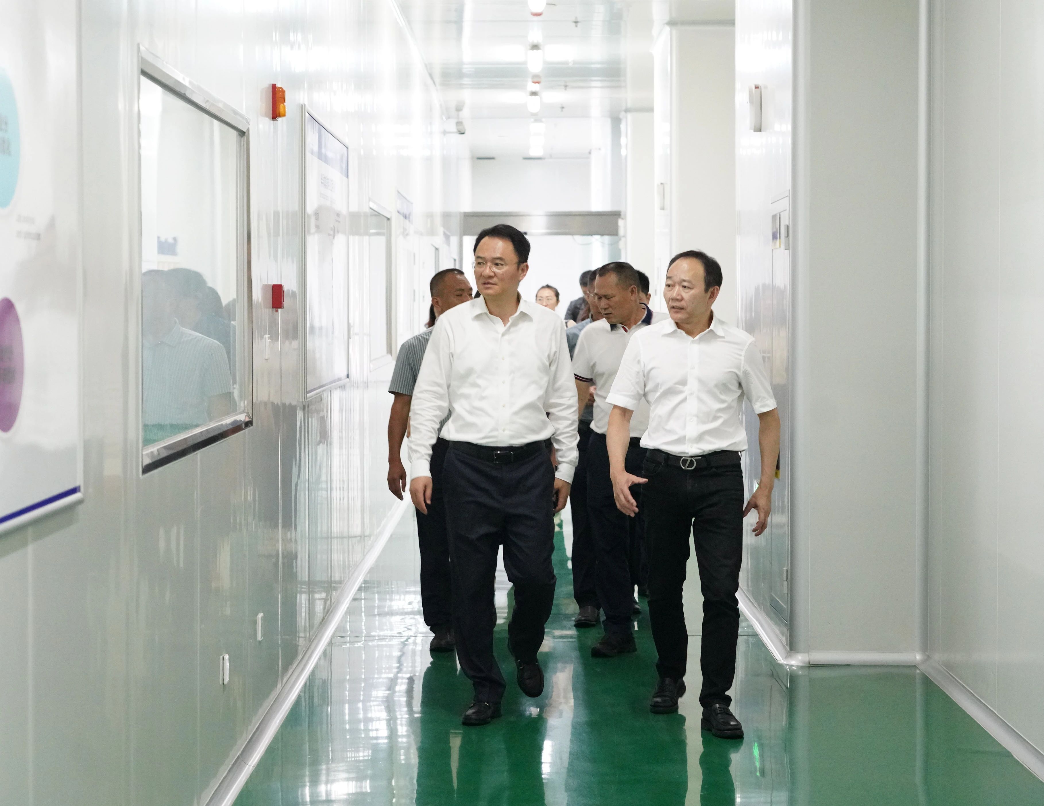 云南省商務(wù)廳副廳長譚偉赴以晴集團(tuán)中科智谷產(chǎn)業(yè)園調(diào)研