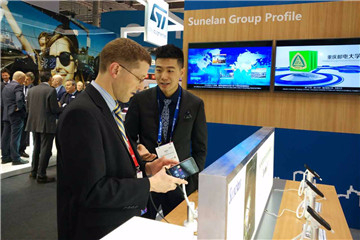 以晴光電內嵌國密安全芯片的旗艦終端X5亮相2017MWC，重新定義通信隱私安全