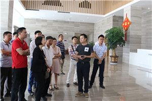 越南萊州省勞動榮軍社會廳代表團到以晴紅河科技產(chǎn)業(yè)園參觀考察